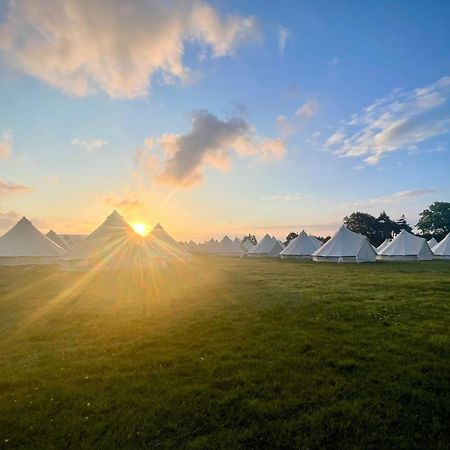 Nine Yards Bell Tents At The Tt - كاسلتاون المظهر الخارجي الصورة