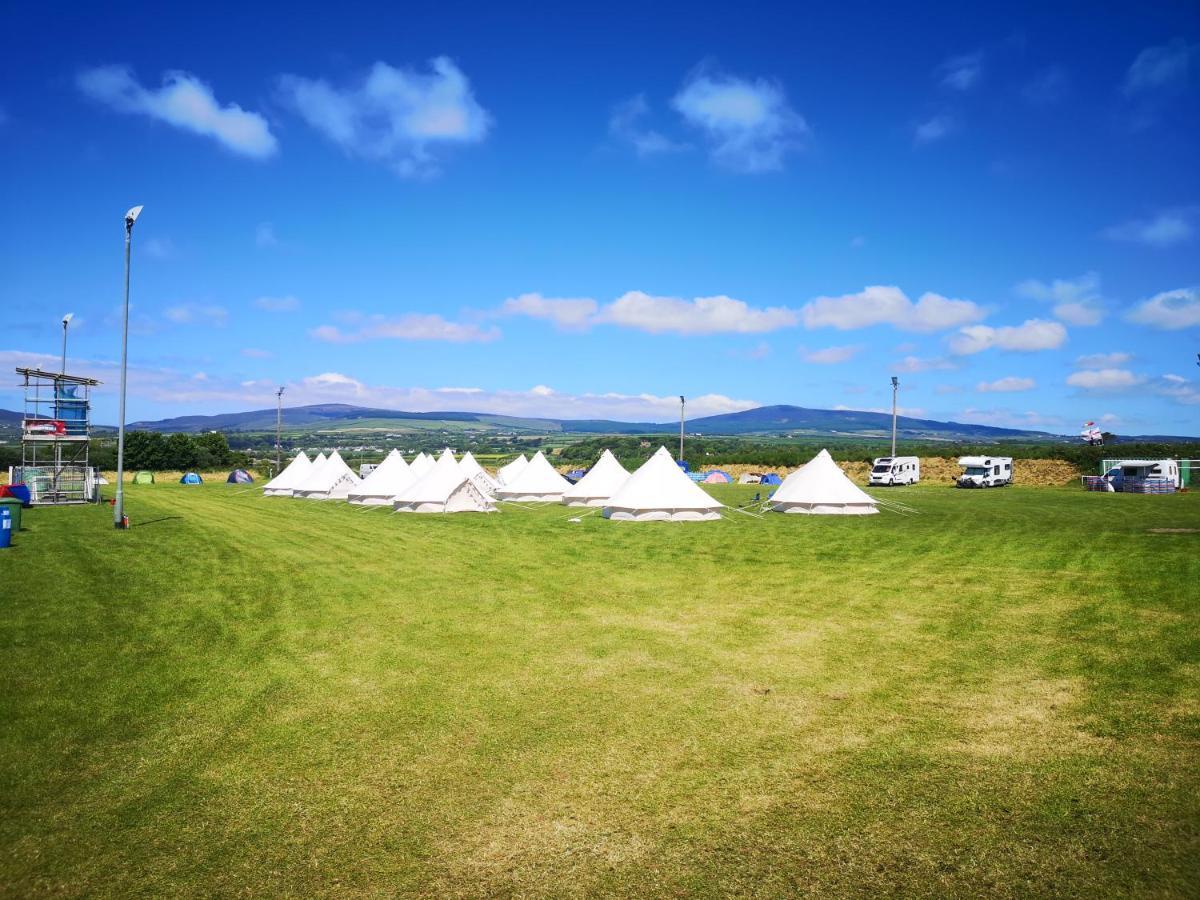 Nine Yards Bell Tents At The Tt - كاسلتاون المظهر الخارجي الصورة