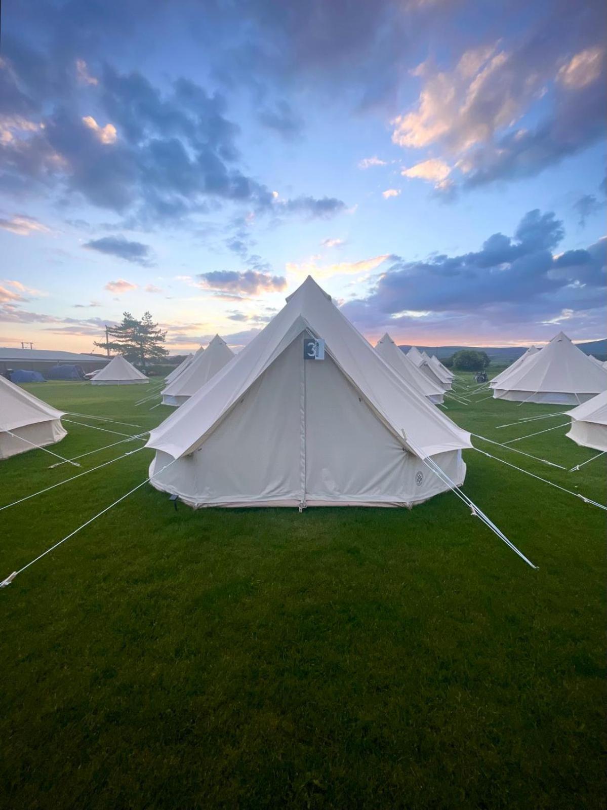 Nine Yards Bell Tents At The Tt - كاسلتاون المظهر الخارجي الصورة