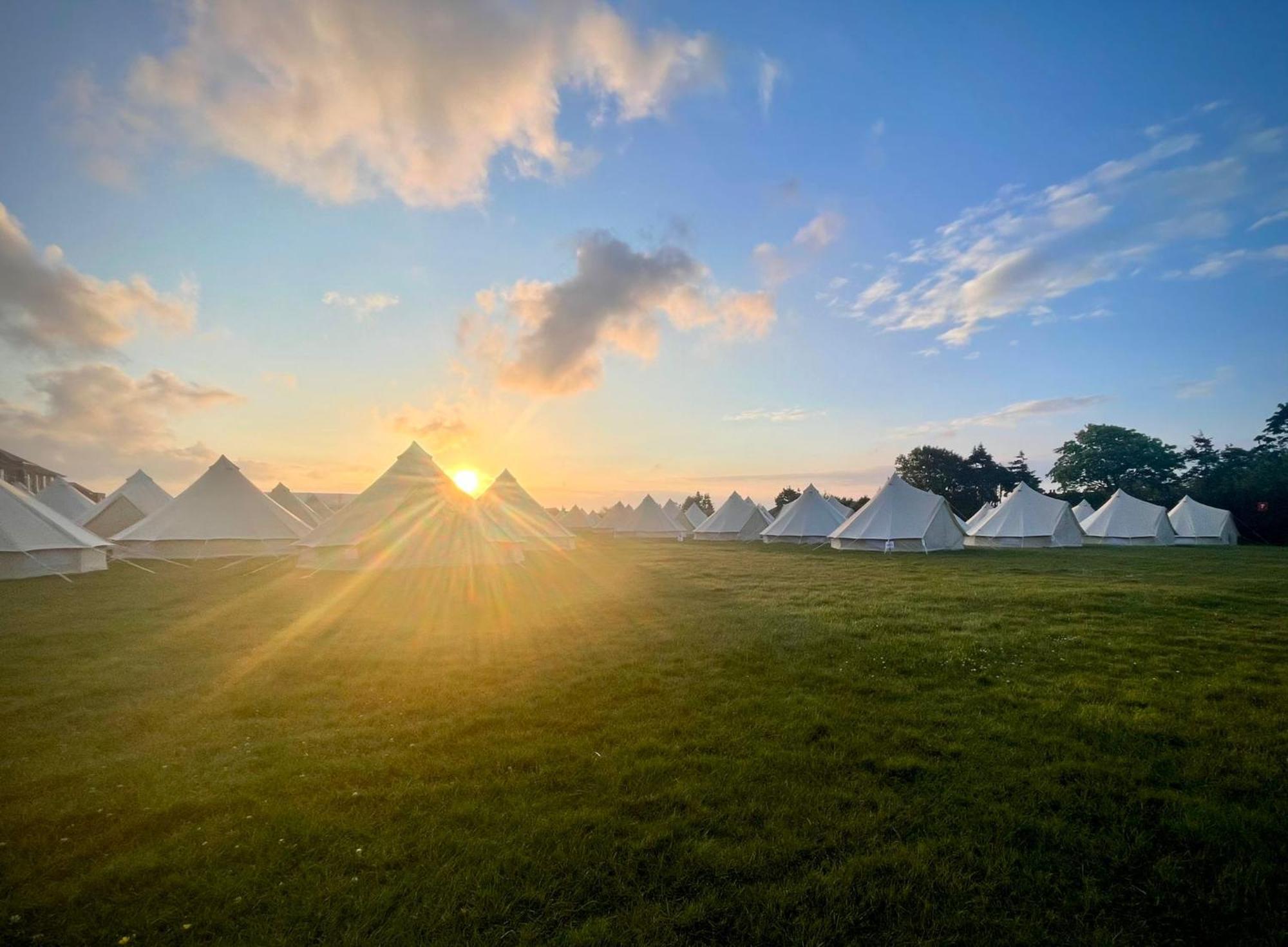 Nine Yards Bell Tents At The Tt - كاسلتاون المظهر الخارجي الصورة